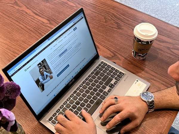 Hamed Farhadian working on a website on his laptop