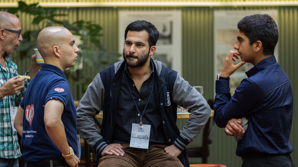 Hamed im Gespräch auf Konferenzen