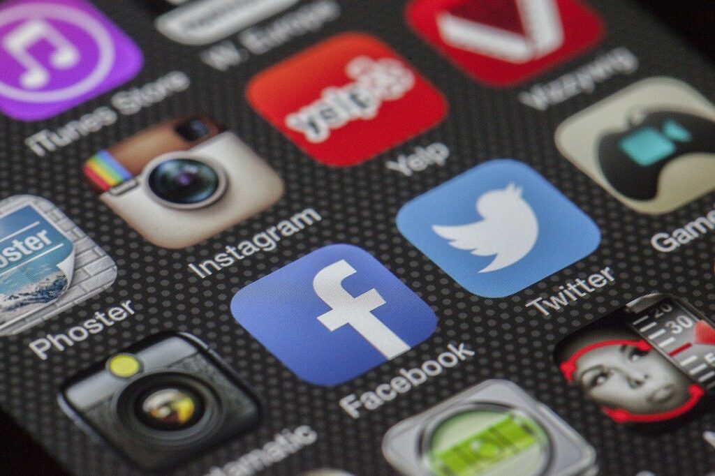 Verlinkungen oder Erwähnungen in Social-Media-Kanälen wie Facebook, Twitter & Co. spielen im Rahmen von “Unstructured Citations” eine Rolle