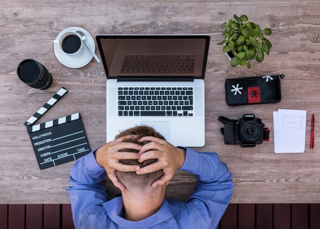 Wird die neue Webseite ohne entsprechende Kenntnisse erstellt, sind womöglich Fehler vorhanden, die ein gutes Ranking verhindern. Das kostet Zeit und Nerven, die du dir lieber sparen solltest.