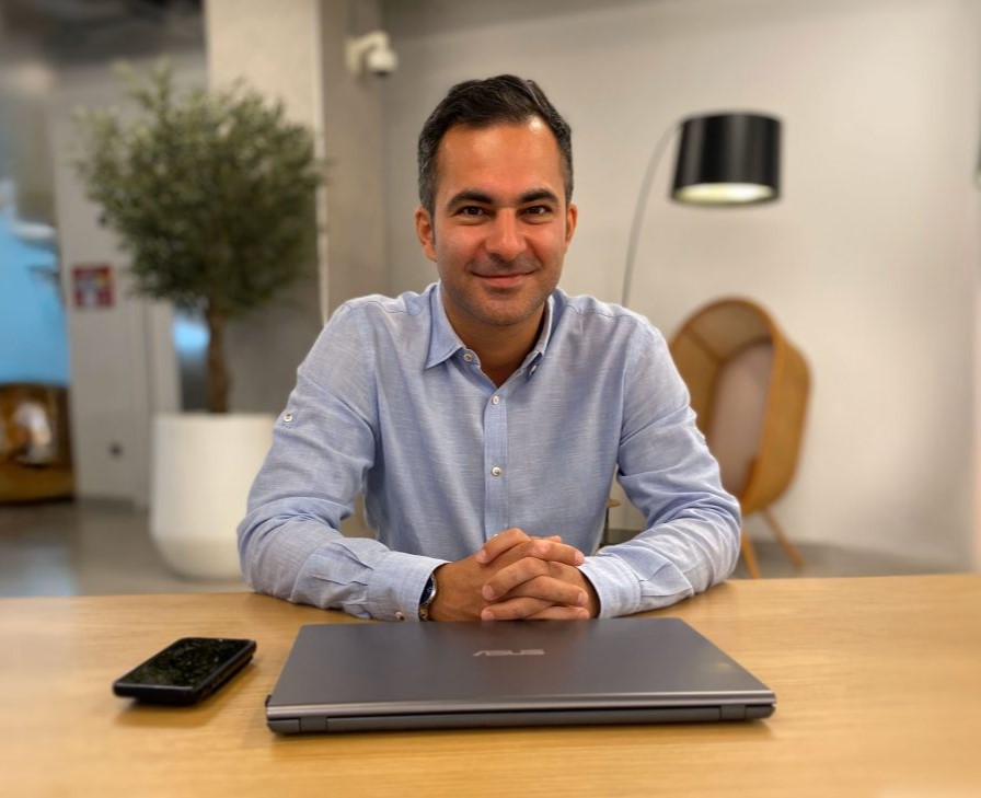 Hamed Farhadian sorgt als Experte für Suchmaschinenoptimierung für mehr Sichtbarkeit, bessere Besucher und höhere Conversion-Raten.